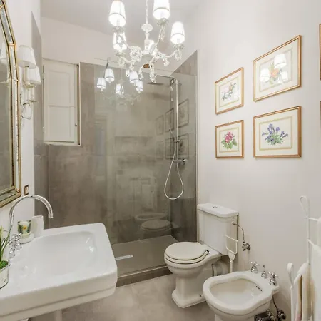 Panoramic Living In The Heart Of Apartment Lucca