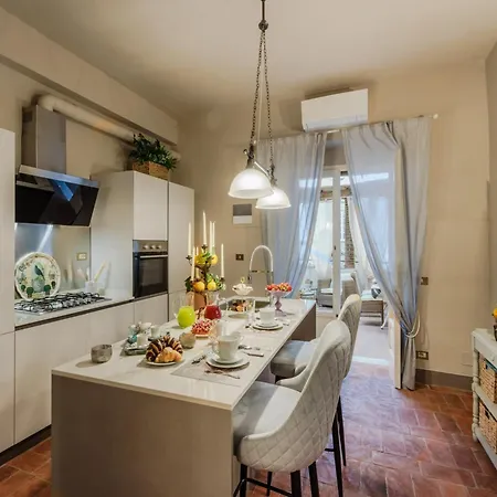 Panoramic Living In The Heart Of Apartment