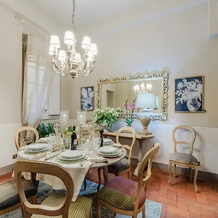 Panoramic Living In The Heart Of Apartment Lucca