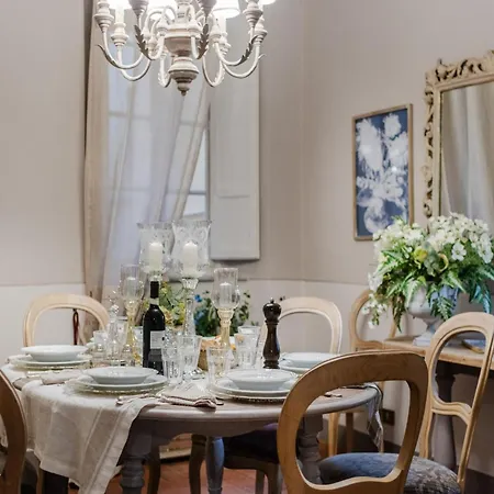 Panoramic Living In The Heart Of Apartment Lucca