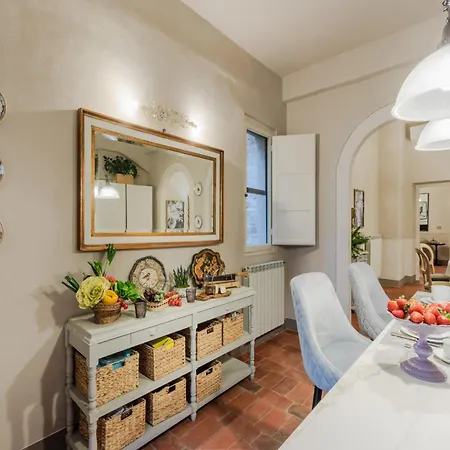 Panoramic Living In The Heart Of Apartment Lucca