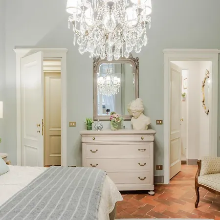 Panoramic Living In The Heart Of Apartment